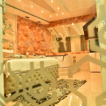 Design Apartment Premium Spa Lux 4 Star "Dubai" Completely Private Wellness & Spa Free Included Sauna & Jacuzzi & Salt Wall & Fire Place & 3D Ceilings & Business Wifi & Netflix & Keyless Code Entry & Full Smart App & Secure 2 Parking Place Ćuprija Exterior foto