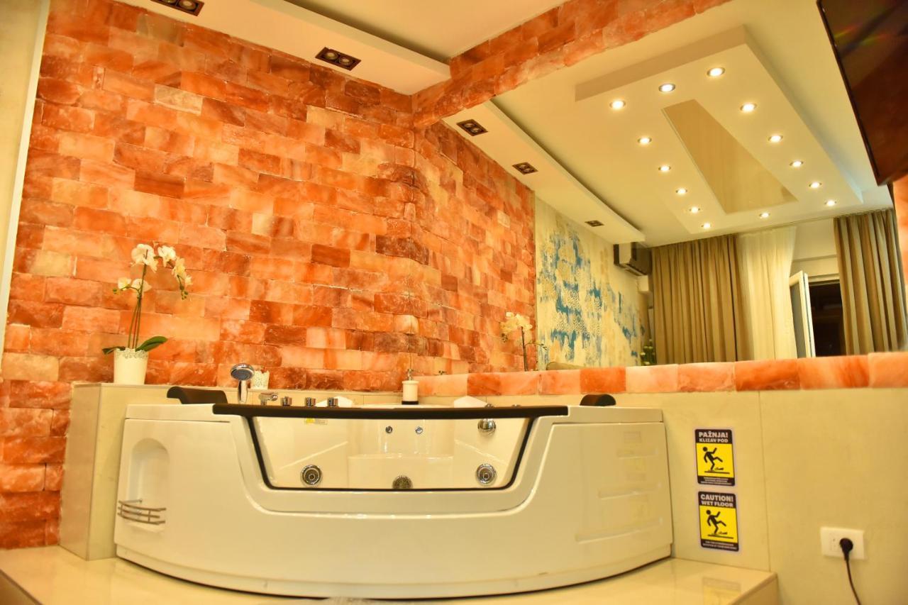 Design Apartment Premium Spa Lux 4 Star "Dubai" Completely Private Wellness & Spa Free Included Sauna & Jacuzzi & Salt Wall & Fire Place & 3D Ceilings & Business Wifi & Netflix & Keyless Code Entry & Full Smart App & Secure 2 Parking Place Ćuprija Exterior foto