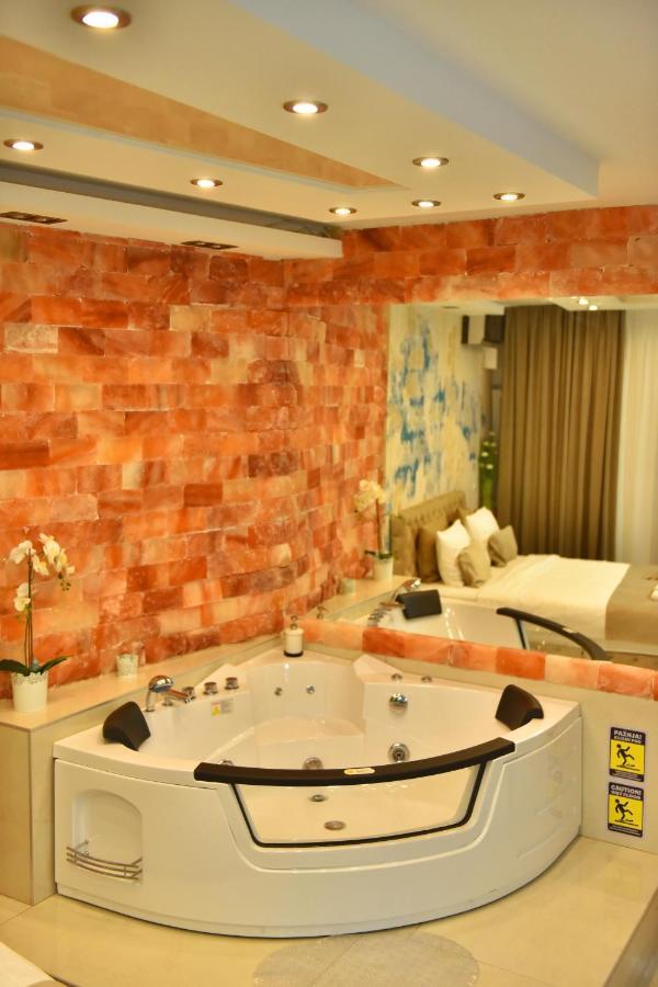 Design Apartment Premium Spa Lux 4 Star "Dubai" Completely Private Wellness & Spa Free Included Sauna & Jacuzzi & Salt Wall & Fire Place & 3D Ceilings & Business Wifi & Netflix & Keyless Code Entry & Full Smart App & Secure 2 Parking Place Ćuprija Exterior foto