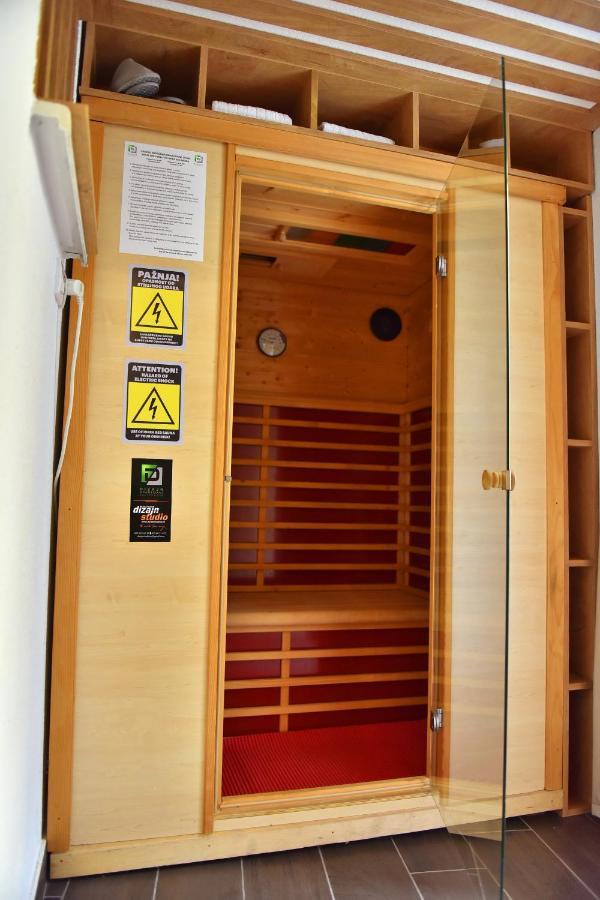 Design Apartment Premium Spa Lux 4 Star "Dubai" Completely Private Wellness & Spa Free Included Sauna & Jacuzzi & Salt Wall & Fire Place & 3D Ceilings & Business Wifi & Netflix & Keyless Code Entry & Full Smart App & Secure 2 Parking Place Ćuprija Exterior foto