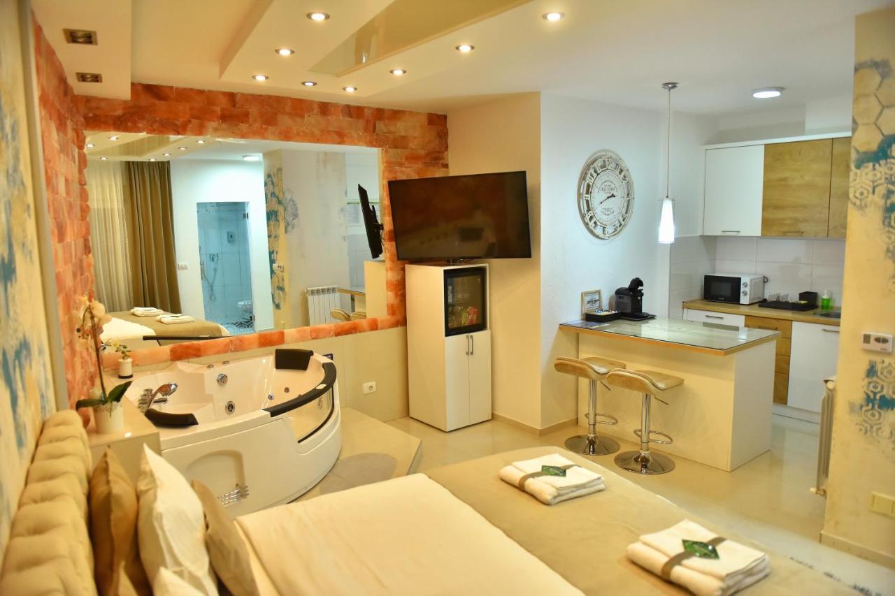 Design Apartment Premium Spa Lux 4 Star "Dubai" Completely Private Wellness & Spa Free Included Sauna & Jacuzzi & Salt Wall & Fire Place & 3D Ceilings & Business Wifi & Netflix & Keyless Code Entry & Full Smart App & Secure 2 Parking Place Ćuprija Exterior foto