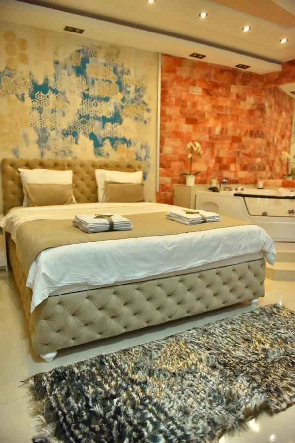 Design Apartment Premium Spa Lux 4 Star "Dubai" Completely Private Wellness & Spa Free Included Sauna & Jacuzzi & Salt Wall & Fire Place & 3D Ceilings & Business Wifi & Netflix & Keyless Code Entry & Full Smart App & Secure 2 Parking Place Ćuprija Exterior foto