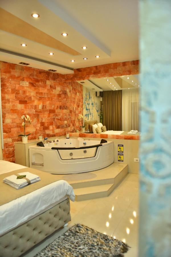 Design Apartment Premium Spa Lux 4 Star "Dubai" Completely Private Wellness & Spa Free Included Sauna & Jacuzzi & Salt Wall & Fire Place & 3D Ceilings & Business Wifi & Netflix & Keyless Code Entry & Full Smart App & Secure 2 Parking Place Ćuprija Exterior foto