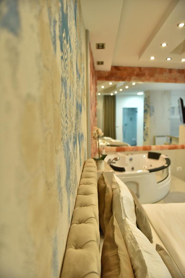 Design Apartment Premium Spa Lux 4 Star "Dubai" Completely Private Wellness & Spa Free Included Sauna & Jacuzzi & Salt Wall & Fire Place & 3D Ceilings & Business Wifi & Netflix & Keyless Code Entry & Full Smart App & Secure 2 Parking Place Ćuprija Exterior foto