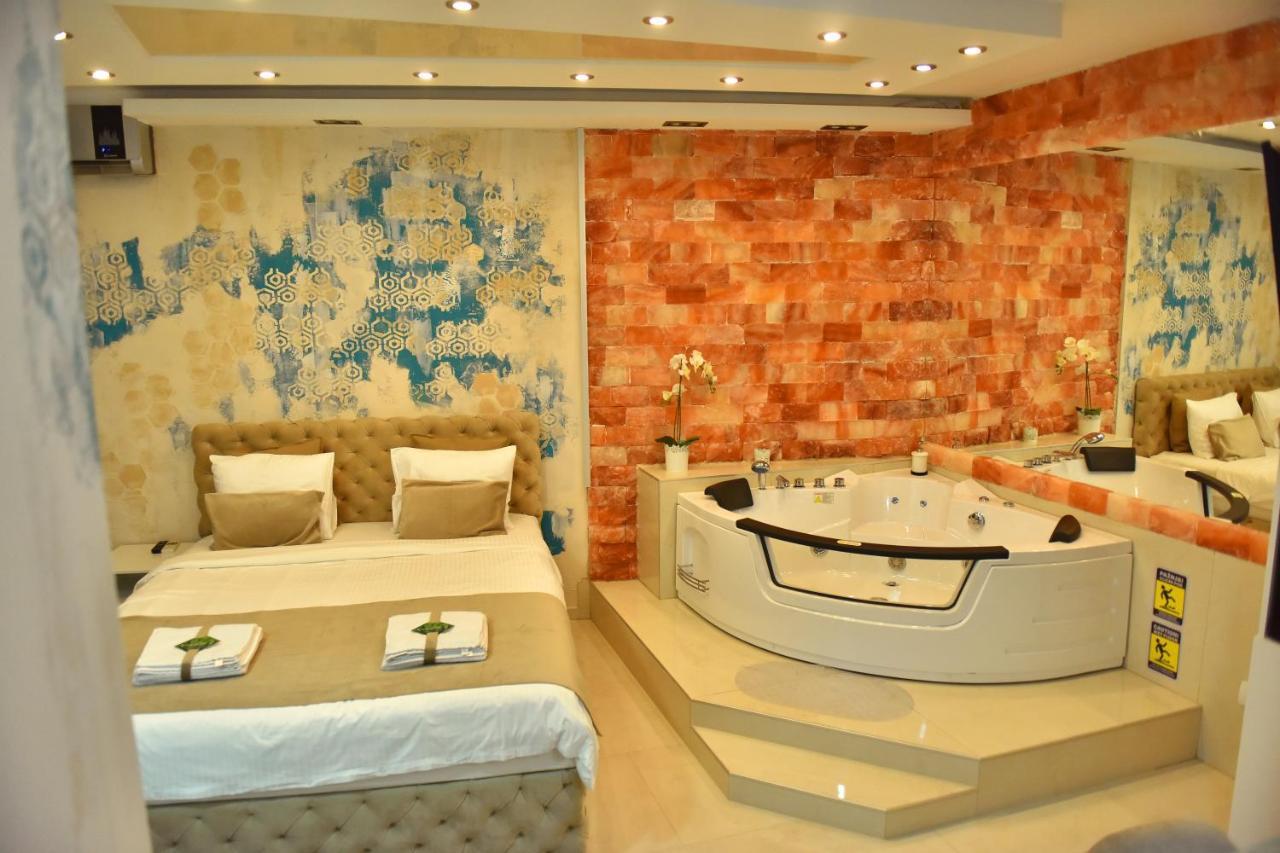 Design Apartment Premium Spa Lux 4 Star "Dubai" Completely Private Wellness & Spa Free Included Sauna & Jacuzzi & Salt Wall & Fire Place & 3D Ceilings & Business Wifi & Netflix & Keyless Code Entry & Full Smart App & Secure 2 Parking Place Ćuprija Exterior foto