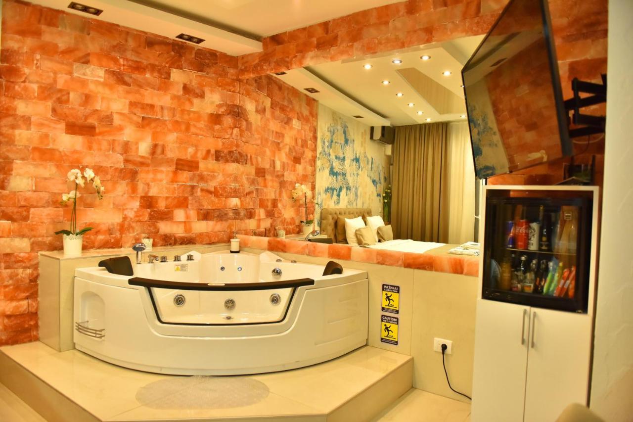 Design Apartment Premium Spa Lux 4 Star "Dubai" Completely Private Wellness & Spa Free Included Sauna & Jacuzzi & Salt Wall & Fire Place & 3D Ceilings & Business Wifi & Netflix & Keyless Code Entry & Full Smart App & Secure 2 Parking Place Ćuprija Exterior foto