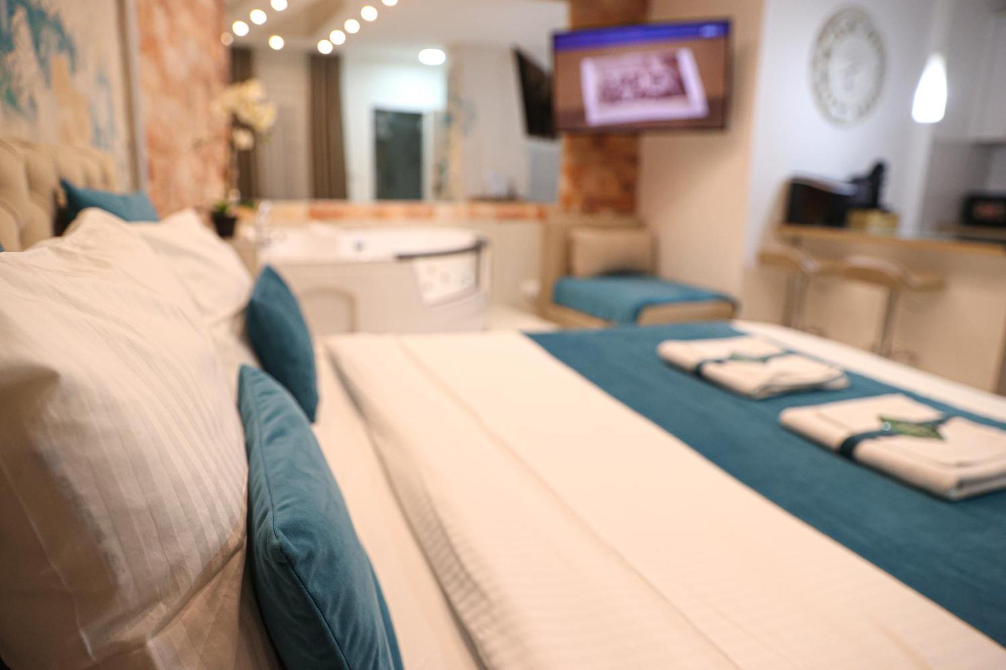 Design Apartment Premium Spa Lux 4 Star "Dubai" Completely Private Wellness & Spa Free Included Sauna & Jacuzzi & Salt Wall & Fire Place & 3D Ceilings & Business Wifi & Netflix & Keyless Code Entry & Full Smart App & Secure 2 Parking Place Ćuprija Exterior foto