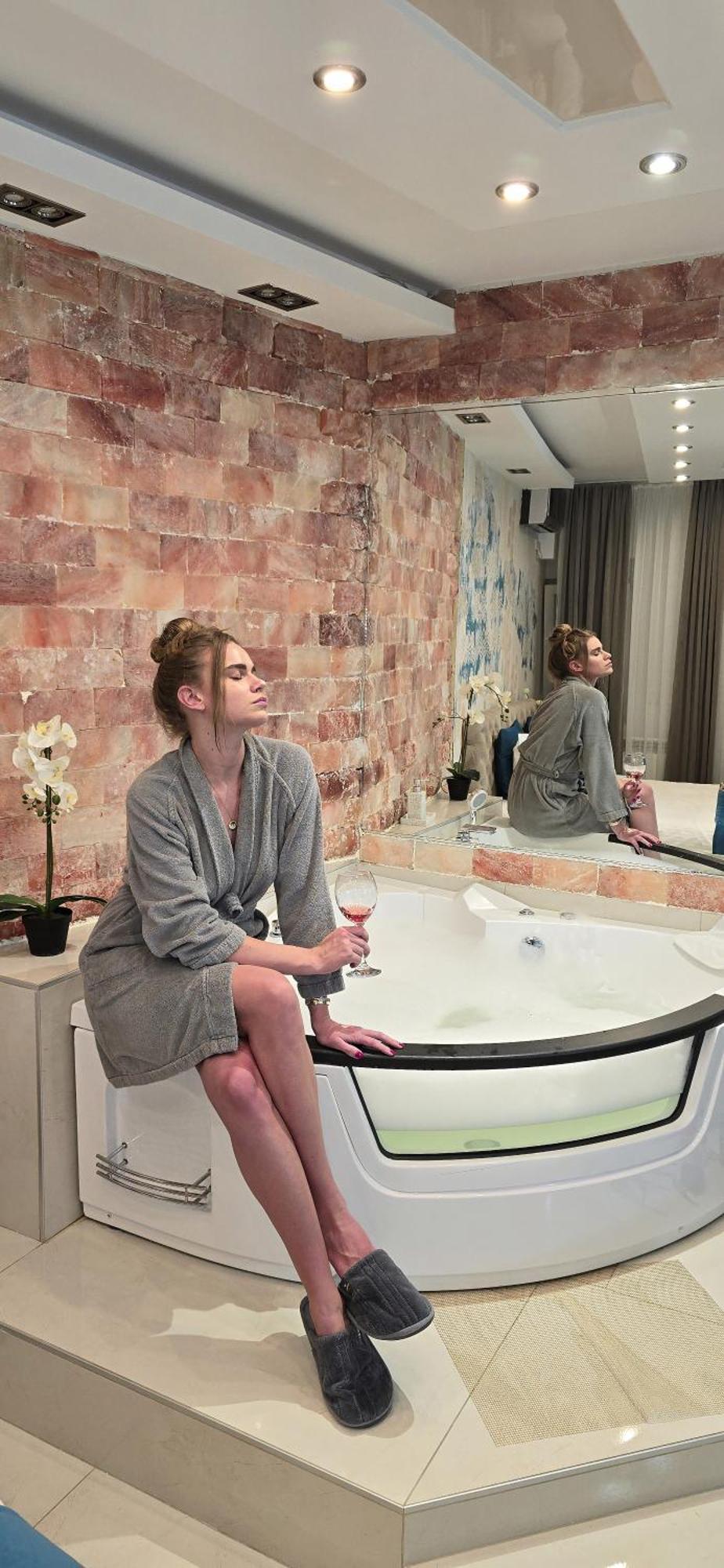 Design Apartment Premium Spa Lux 4 Star "Dubai" Completely Private Wellness & Spa Free Included Sauna & Jacuzzi & Salt Wall & Fire Place & 3D Ceilings & Business Wifi & Netflix & Keyless Code Entry & Full Smart App & Secure 2 Parking Place Ćuprija Exterior foto